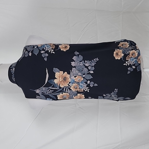 Beacon (Stitchfix) Alicia V Neck Pleat Front Sleeveless Blouse, Exc. Used Cond. - Picture 4 of 11